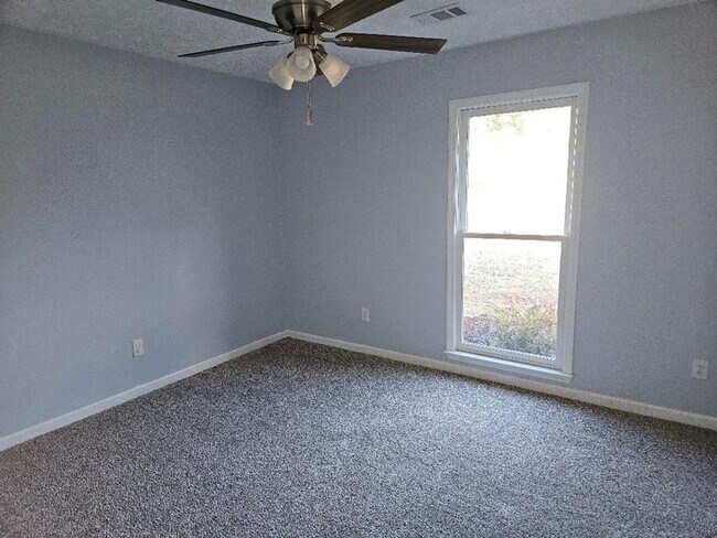 Building Photo - FOR RENT in NORTH COLUMBUS - Double Churches Area - Available Now!