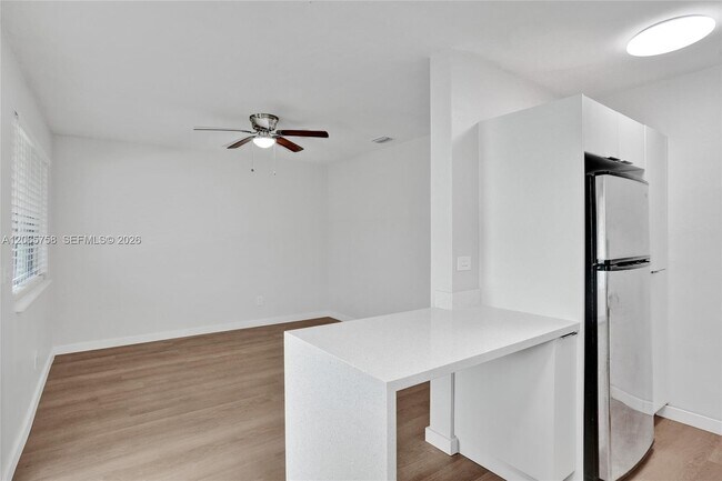 Building Photo - 1280 NE 105th St
