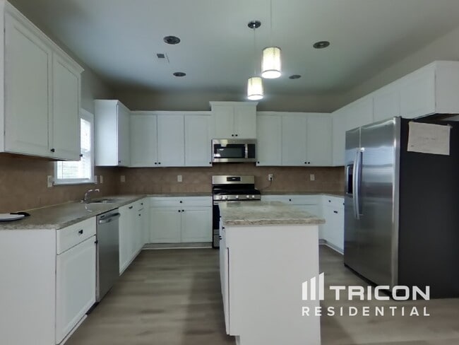 Building Photo - 3751 Lanier Dr