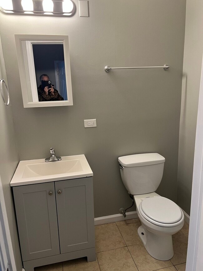 Building Photo - 8914 S Cottage Grove Ave