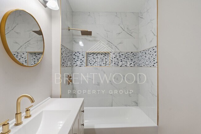 Building Photo - Charming 3-Bed Home In Indy!