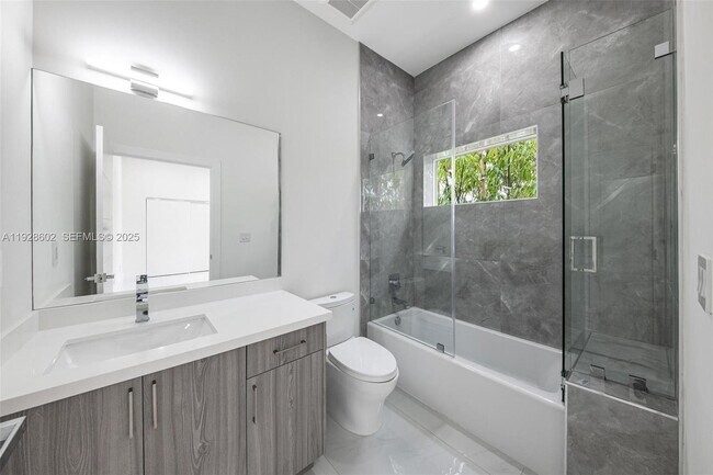 Building Photo - 3142 Carter St