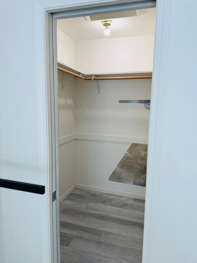 Building Photo - 2 bedroom 2 bath cabin close to hiking and biking trails