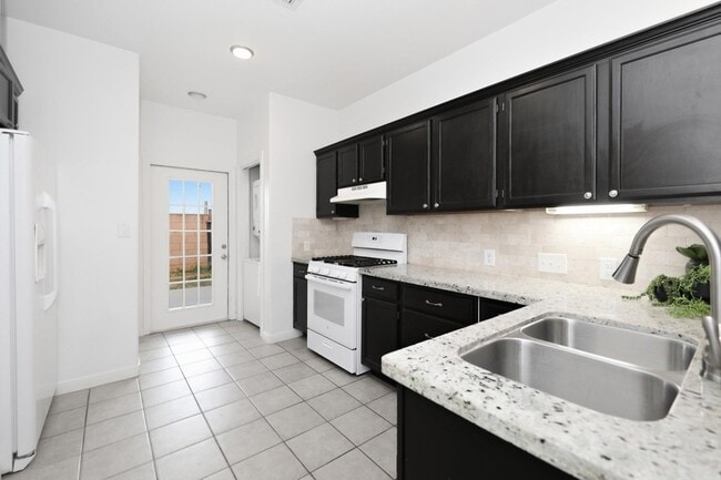 Building Photo - 2445 Monarch Dr