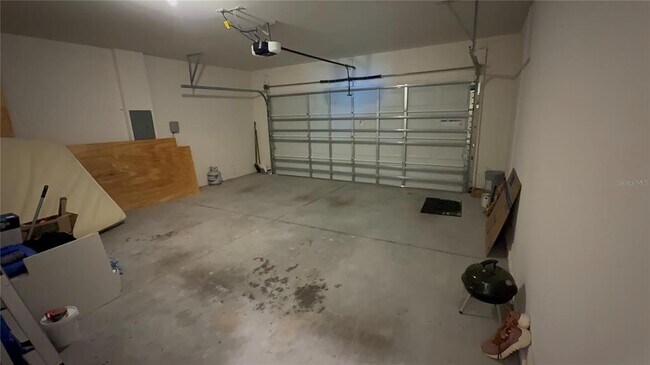 Building Photo - 611 Autumn Stream Dr