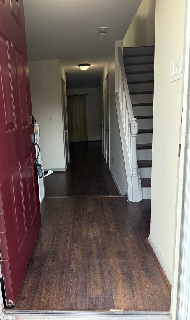 Building Photo - 1002 N Glen Dr