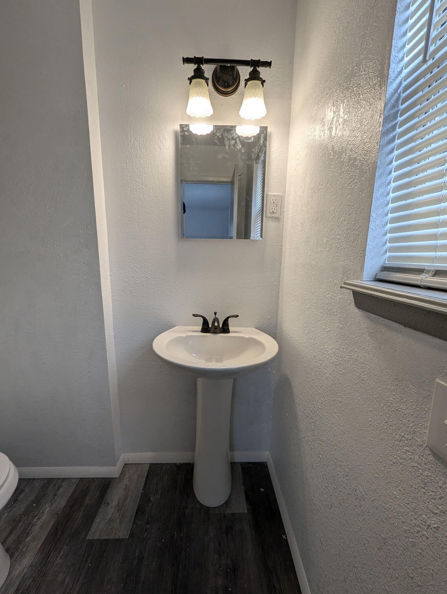 Building Photo - 1916 Graham Ave