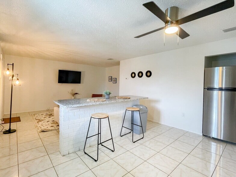 Building Photo - 505 Fillmore Ave