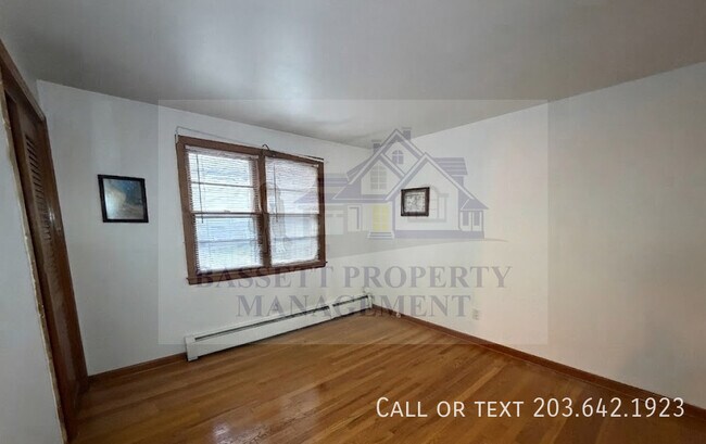 Building Photo - 33 Beacon St
