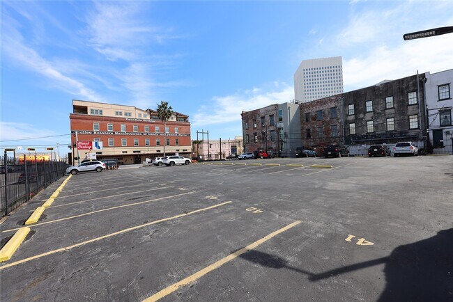 Building Photo - 1927 Harborside Dr