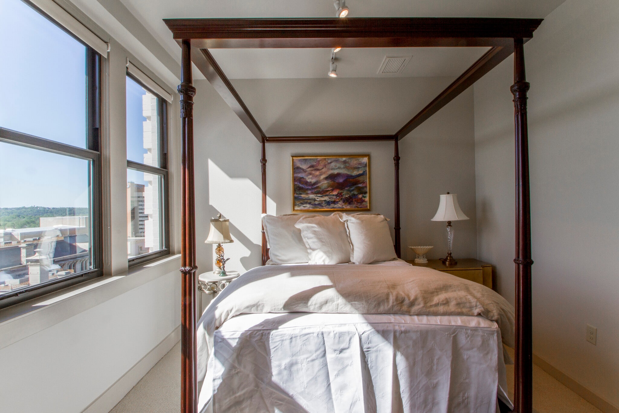 Building Photo - 221 W 2nd St