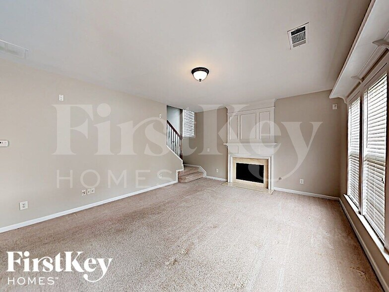 Building Photo - 2460 Vistoria Dr