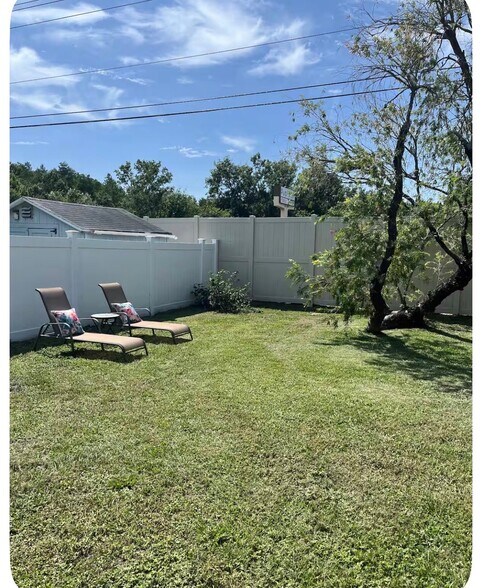 Building Photo - 5026 Oakshire Dr
