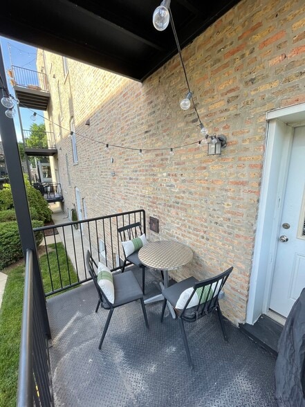 Building Photo - 2025 W Erie St