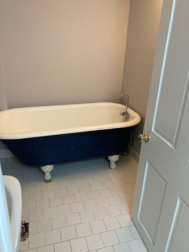 Building Photo - 2BR/2BA in historic Upper Fells Point