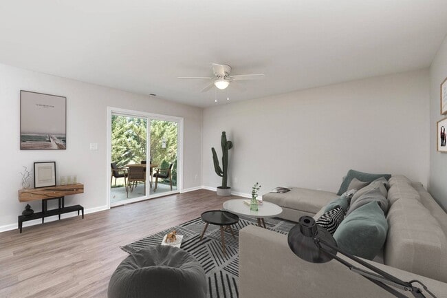 Building Photo - 2740 Village Dr