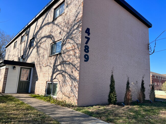 Building Photo - 4789 Ridge Ave
