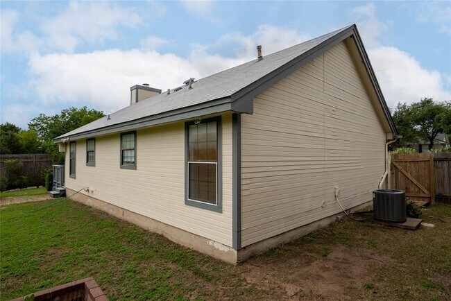 Building Photo - 1702 Ireland Dr