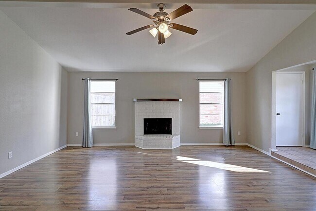 Building Photo - 913 St Timothy St