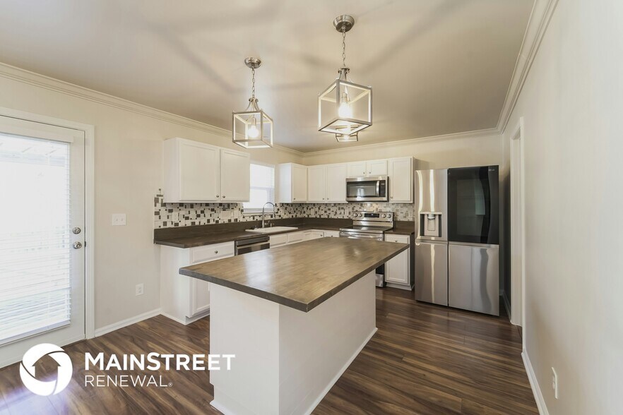 Building Photo - 13835 Circle Dr