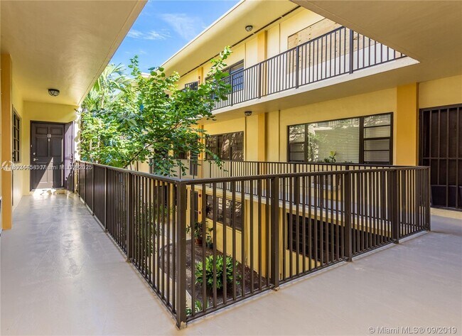 Building Photo - 7845 NE Bayshore Ct