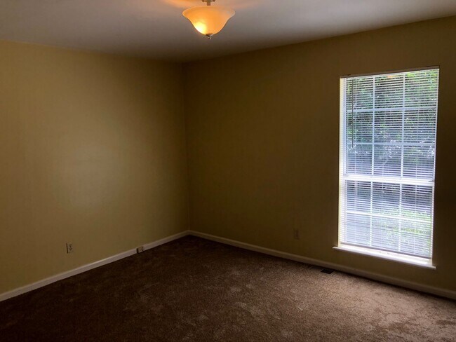 Building Photo - Available 9/8. Beautiful 4BR/2.5BA Home Av...