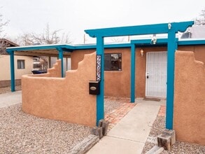 Building Photo - 2838 Aliso Dr NE