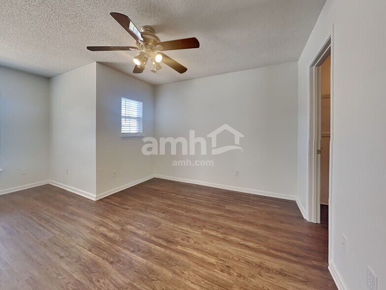 Building Photo - 4987 Harthill Ave