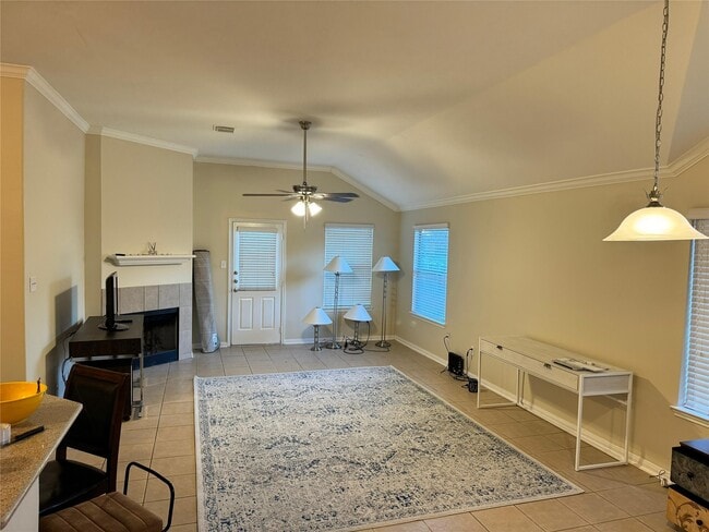 Building Photo - 835 Dracena Ct