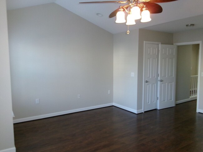 Building Photo - APPLICATION PENDING-Pretty 2 Story Townhou...