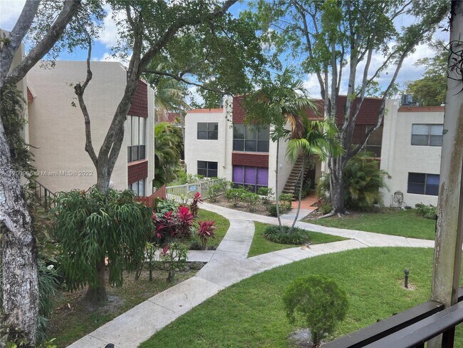 Building Photo - 301 N Pine Island Rd