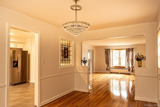 Building Photo - 121 Manhasset Ave