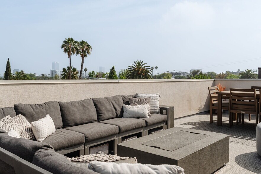 Building Photo - 6072 Pickford St