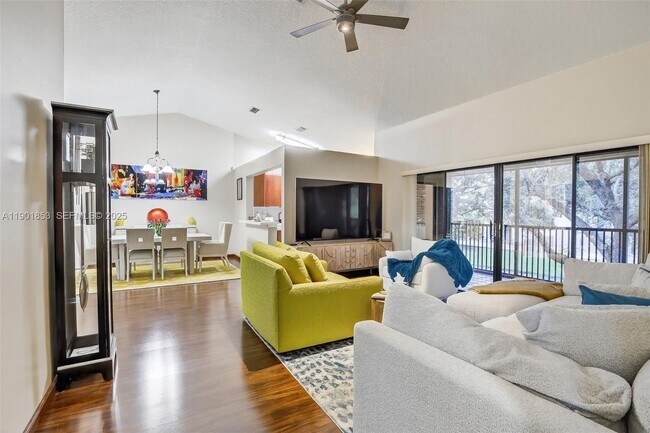 Building Photo - 1002 NW 105th Ave