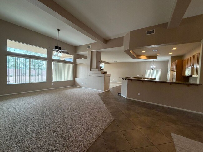 Building Photo - Spacious 4 bedroom