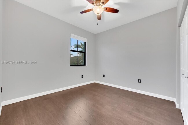 Building Photo - 3401 SE 5th St