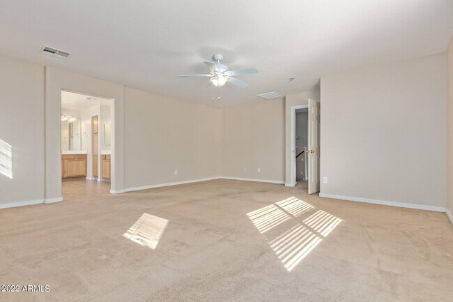 Building Photo - Beautiful 5 bedroom, 3 bathroom home in Surprise AZ