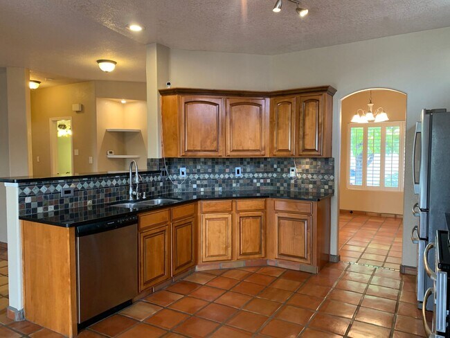 Building Photo - Magnificent 4 Bedroom, 2.5 Bath in Rio Rancho!