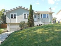 Building Photo - Comfortable 3-Bedroom Home with Park Access & Easy Commute