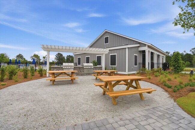 Building Photo - 128 Lilac Grv Wy