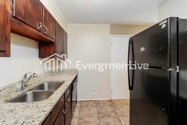 Building Photo - 7611 E 107th St