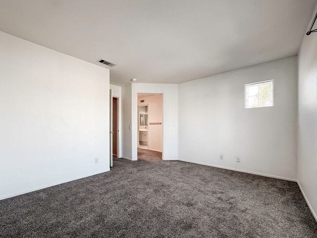 Building Photo - AVAILABLE NOW! 4 BED / 3 BATH TEMEKU HILLS HOME FOR RENT! LARGE BACKYARD + AMENITIES GALORE!