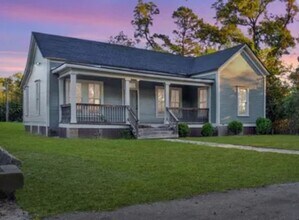 Building Photo - Great Family Home