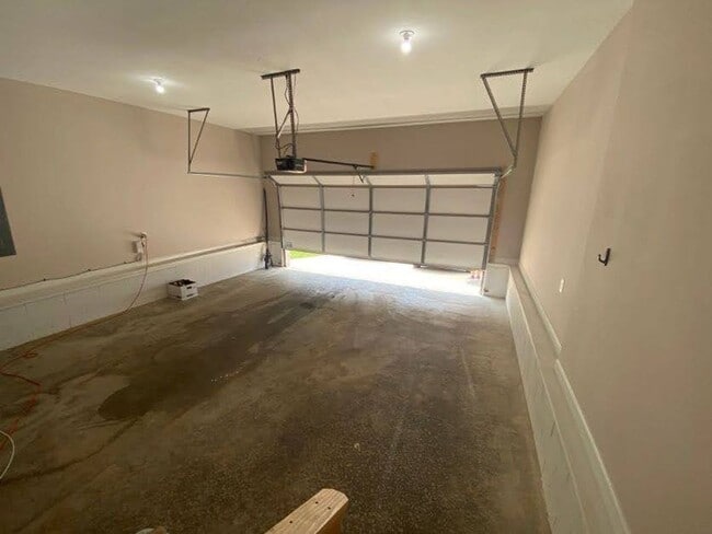 Building Photo - $1650 Adorable 3 Bedroom 2 Bath Ranch Home...