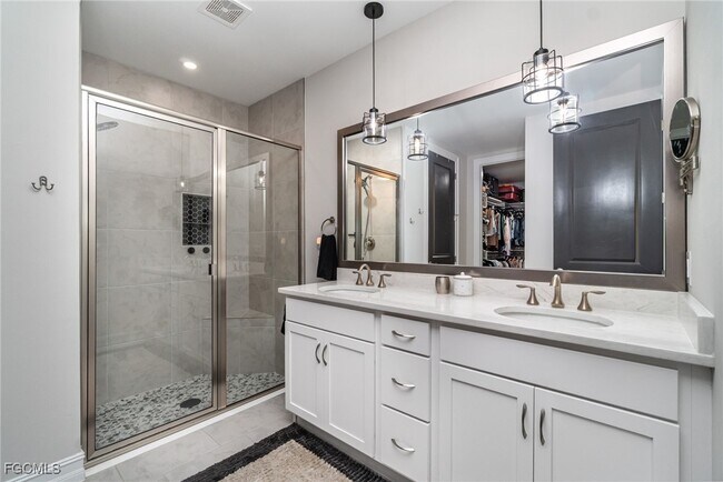 Building Photo - 44525 Palm Frond Dr