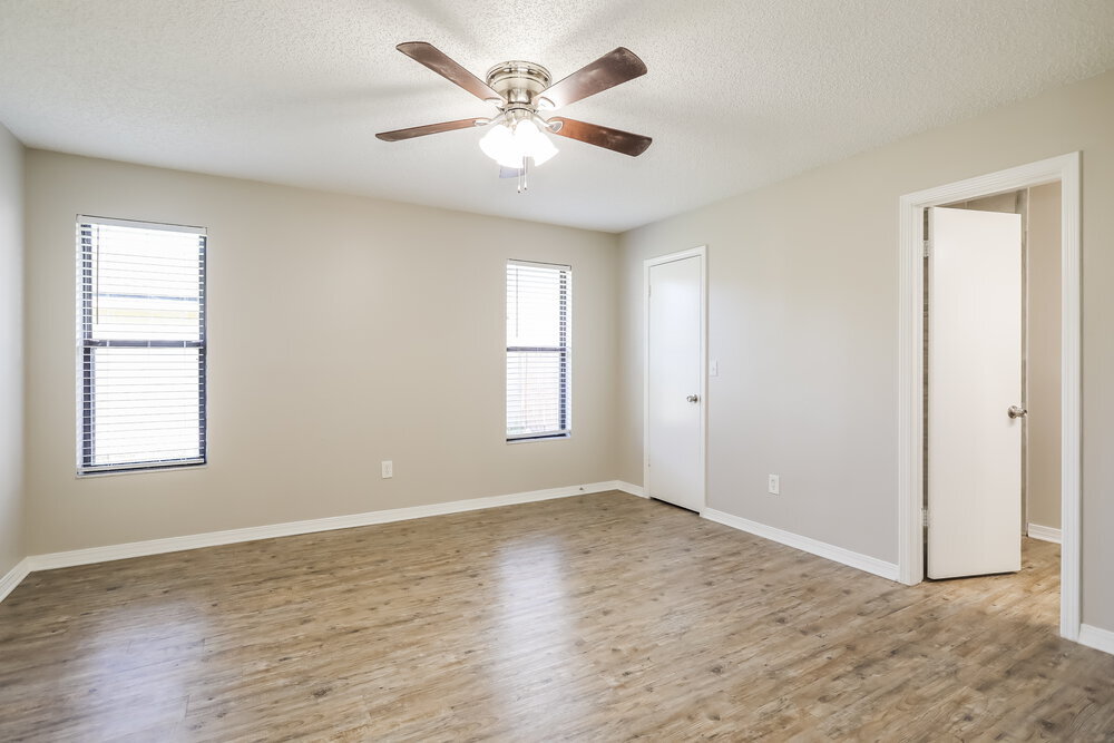 Building Photo - 8366 Knotts Landing Dr E
