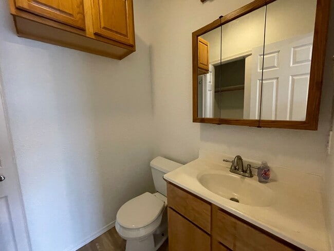 Building Photo - Charming and Updated 1913's Home! Woodstoc...