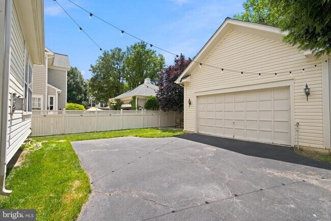 Building Photo - 22839 Vickery Park Dr