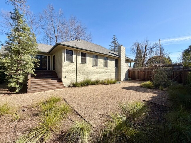 Building Photo - 3 Bedrooms, 2 Bathrooms Saint Helena Charm with Modern Conveniences