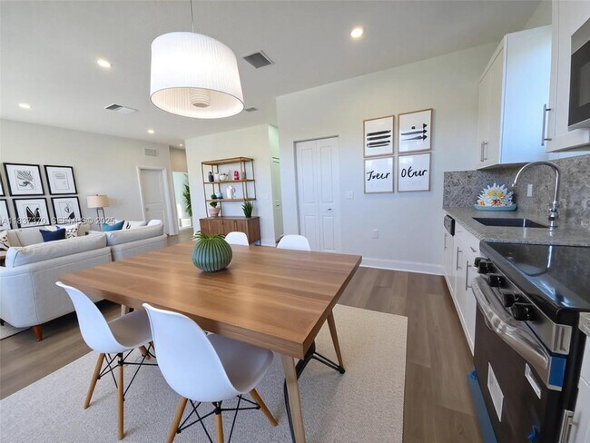 Building Photo - 1321 NW 6th Ave